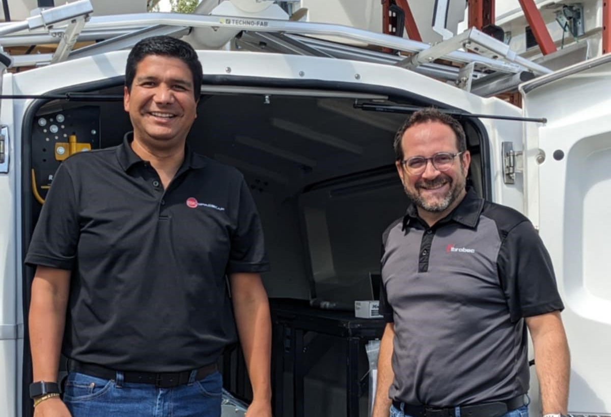 Sergio Sanchez et Etienne Bouchard en avant d'un Spacekap